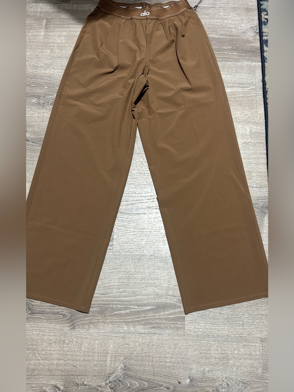 ALO Yoga Wide-Leg Chinos in Brown